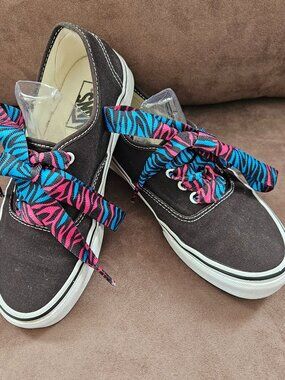 VANS Off the WALL Black Sneakers with Patterned Laces Women's Sz 7.5/Men's Sz 6